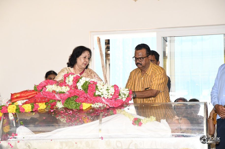 Celebs-Pay-Condolences-to-C-Narayana-Reddy